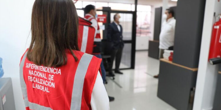 ¿Cómo puedes presentar una denuncia en SUNAFIL desde tu celular?