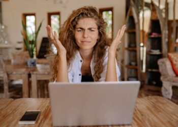 ¿Puede el empleador cargar de más deberes a sus trabajadores ante la ausencia de un empleado?